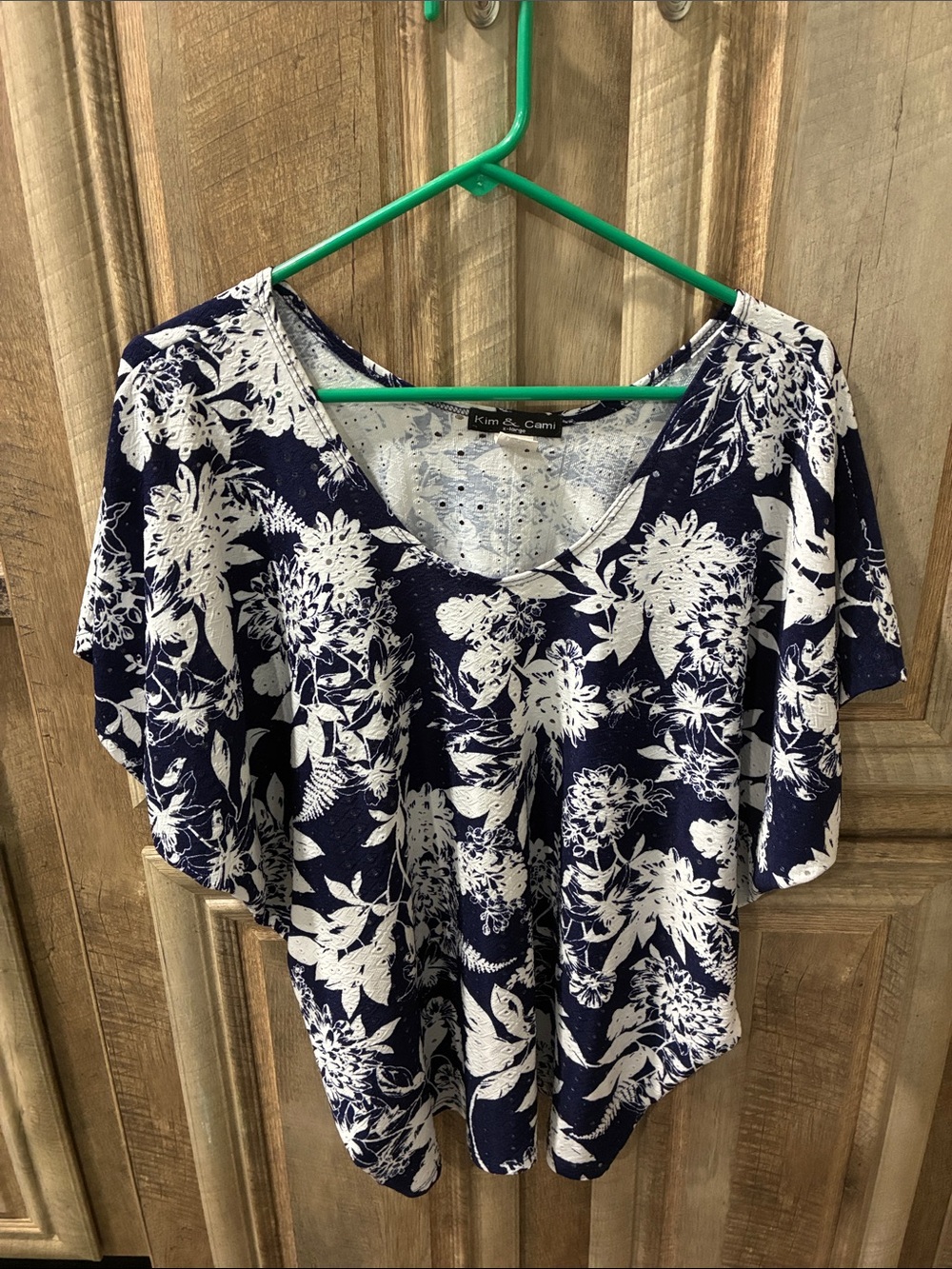 Kim & Cami Navy and White Floral Short-Sleeve Tee